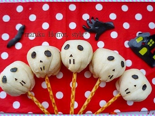 ハロウィンパーティーレシピ＊簡単！食パンで作る肉まんガイコツ