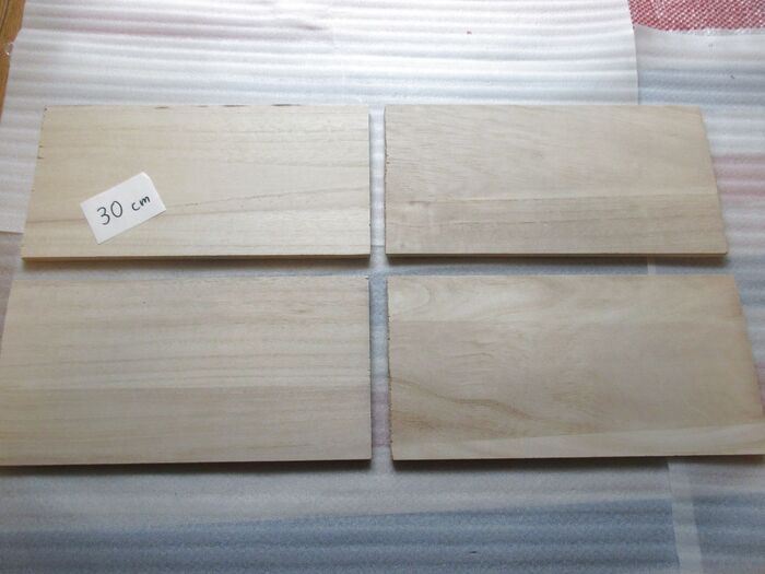 作り方①木板をカットする。