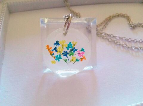 100均 小さい押し花のレジンアクセサリー 暮らしニスタ