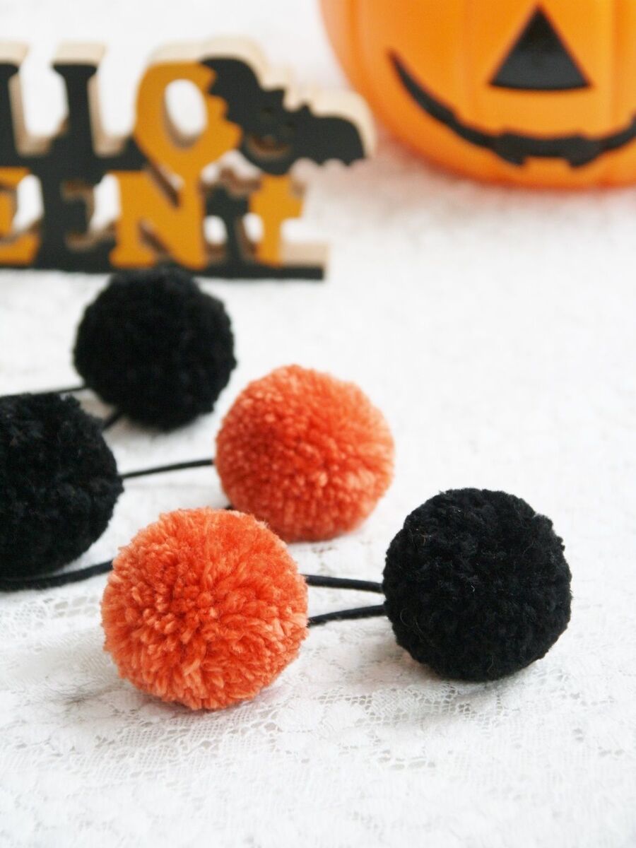 黒とオレンジのぽんぽんヘアゴムでハロウィン気分 暮らしニスタ 黒とオレンジのぽんぽんヘアゴムでハロウィン気分 暮らしニスタ