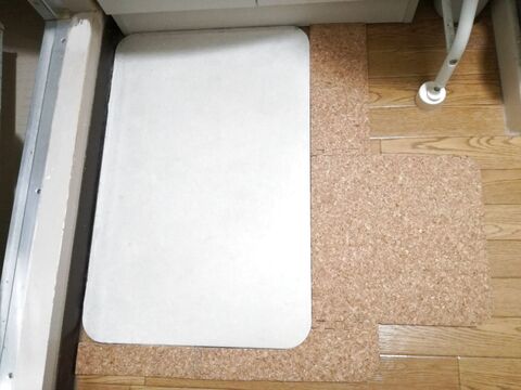 足あったか バスマットの冷え 段差を解消 100均コルクジョイントマットで 暮らしニスタ 足あったか バスマットの冷え 段差を解消 100均コルクジョイントマットで 暮らしニスタ