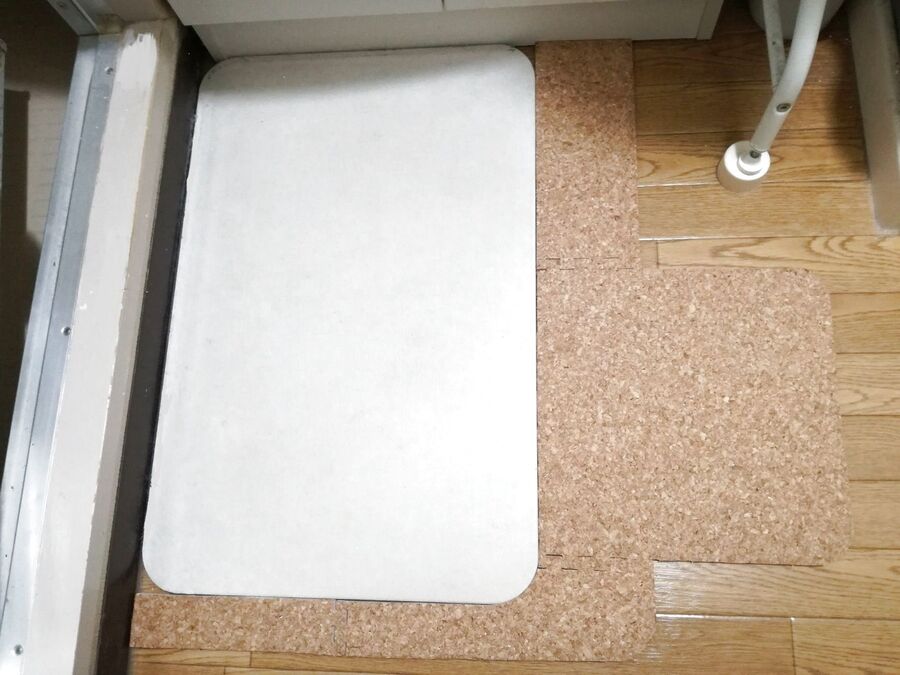 足あったか バスマットの冷え 段差を解消 100均コルクジョイントマットで 暮らしニスタ 足あったか バスマットの冷え 段差を解消 100均コルクジョイントマットで 暮らしニスタ