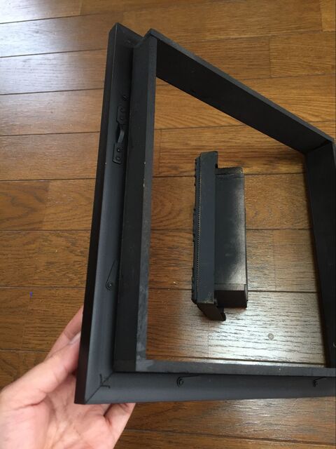 100均額と家にあるものでオシャレで便利な壁面ディスプレイの作り方 暮らしニスタ 100均額と家にあるものでオシャレで便利な壁面ディスプレイの作り方 暮らしニスタ