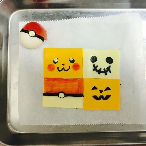 ポケモンとハロウィンのモザイク弁当 プチトマトとうずらでモンスターボールの作り方 暮らしニスタ