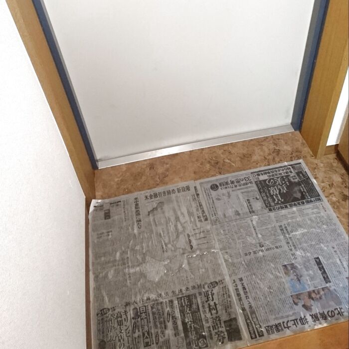 【試してみた】玄関のお掃除は古新聞を使って！