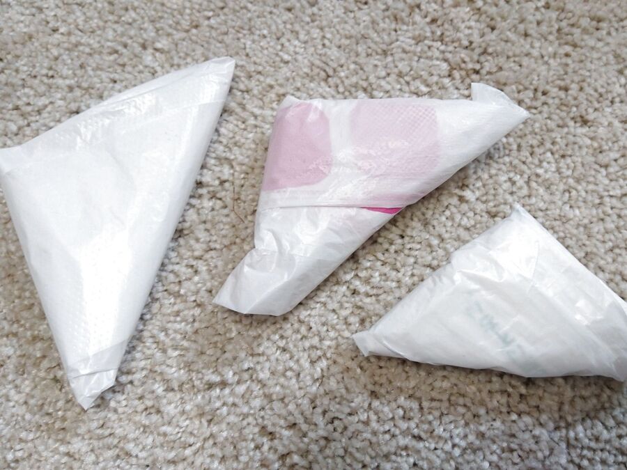 試してみた レジ袋の三角折りの仕方と 私のレジ袋収納 暮らしニスタ