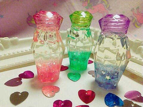 100均 たれビンを使ってキラキラレジンの置物 暮らしニスタ