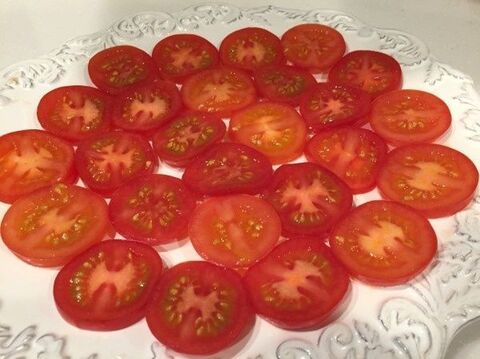 切り方次第でおしゃれな一品に トマトの昆布ドレサラダ 暮らしニスタ 切り方次第でおしゃれな一品に トマトの昆布ドレサラダ 暮らしニスタ