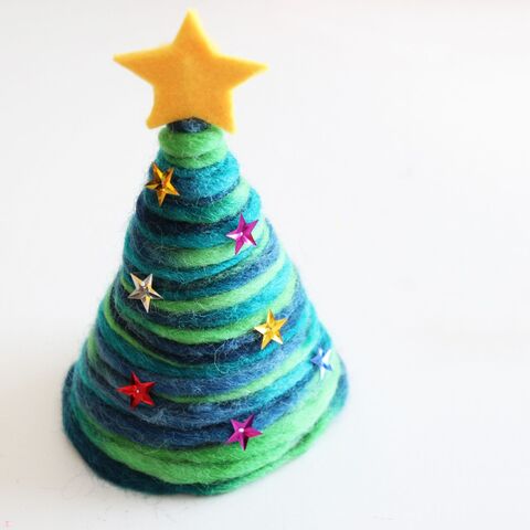 極太毛糸で簡単 手作りクリスマスツリー パーティー三角帽子 暮らしニスタ 極太毛糸で簡単 手作りクリスマスツリー パーティー三角帽子 暮らしニスタ