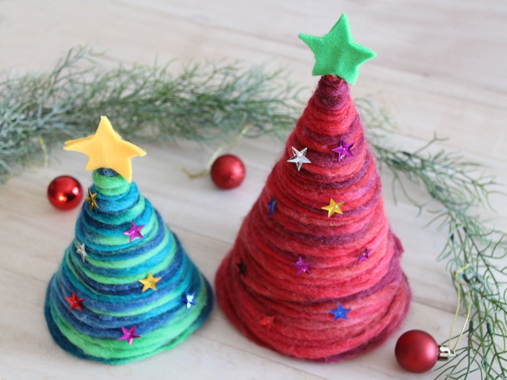 極太毛糸で簡単！手作りクリスマスツリー&パーティー三角帽子 ...