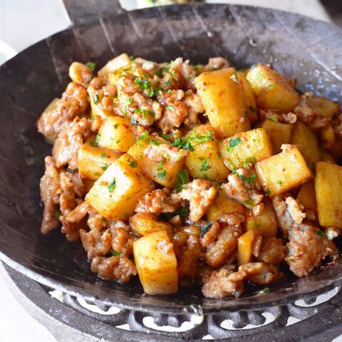 褒められおかず 豚肉と長芋のオイマヨ炒め 野菜たっぷり 節約 スキレット 簡単 5分 10分 暮らしニスタ 褒められおかず 豚肉と長芋のオイマヨ炒め 野菜たっぷり 節約 スキレット 簡単 5分 10分 暮らしニスタ
