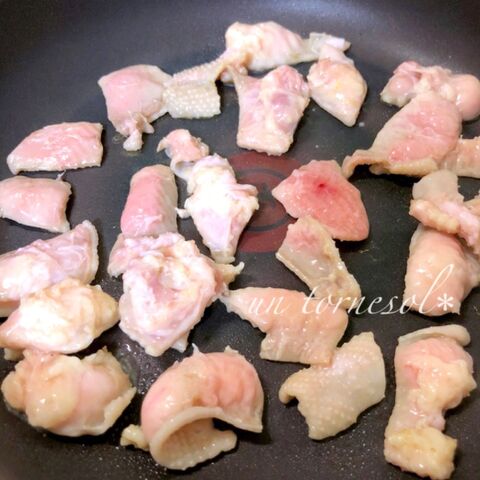 美肌効果に おつまみにぴったり パリパリ鶏皮のなめこおろしポン酢和え 暮らしニスタ 美肌効果に おつまみにぴったり パリパリ鶏皮のなめこおろしポン酢和え 暮らしニスタ