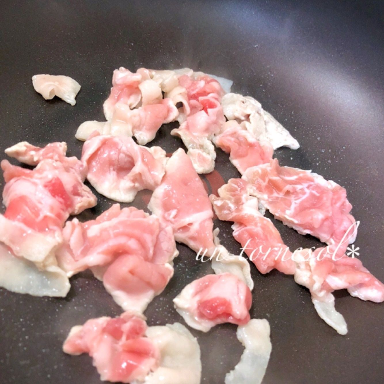 ③肉に味を染み込ませるように煮込んで☆