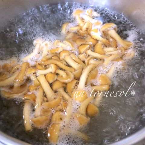 美肌効果に おつまみにぴったり パリパリ鶏皮のなめこおろしポン酢和え 暮らしニスタ 美肌効果に おつまみにぴったり パリパリ鶏皮のなめこおろしポン酢和え 暮らしニスタ