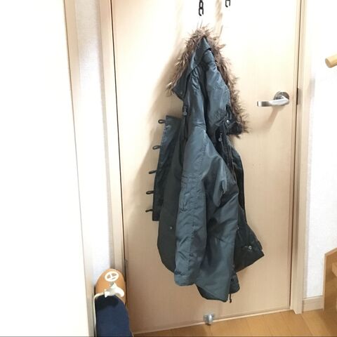 収納がない玄関に子どもが自分で掛けられるコート掛けを 暮らしニスタ 収納がない玄関に子どもが自分で掛けられるコート掛けを 暮らしニスタ