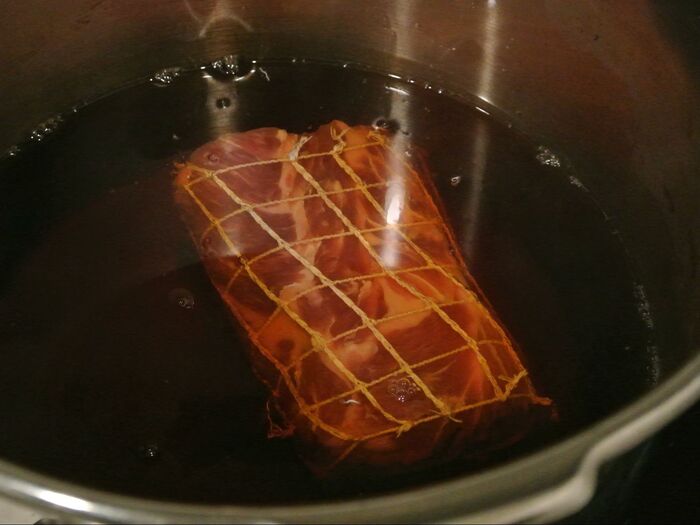紅茶液で豚肉を煮る　圧力鍋が便利