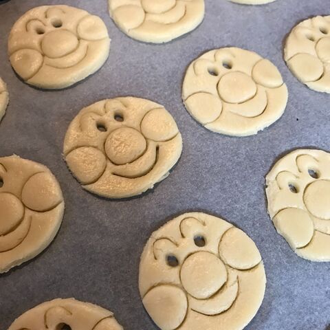 牛乳パックで作る アンパンマンクッキーの作り方 暮らしニスタ 牛乳パックで作る アンパンマンクッキーの作り方 暮らしニスタ