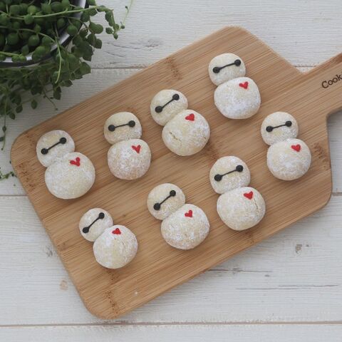 簡単スノーボールでスノーマンボール セリア製菓グッズでデコ 暮らしニスタ