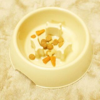 早食いはブタの素 キャンドゥの愛犬用 早食い防止皿 暮らしニスタ 早食いはブタの素 キャンドゥの愛犬用 早食い防止皿 暮らしニスタ