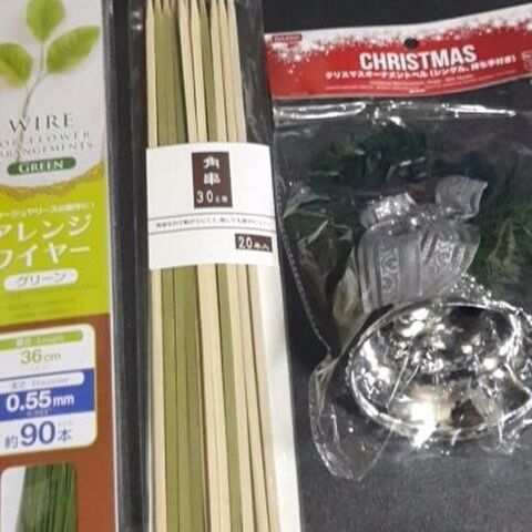 カラーキラキラモールとパーティーモールを使ってちょっと変わったクリスマスツリーを作りました 暮らしニスタ カラーキラキラモールとパーティーモールを使ってちょっと変わったクリスマスツリーを作りました 暮らしニスタ