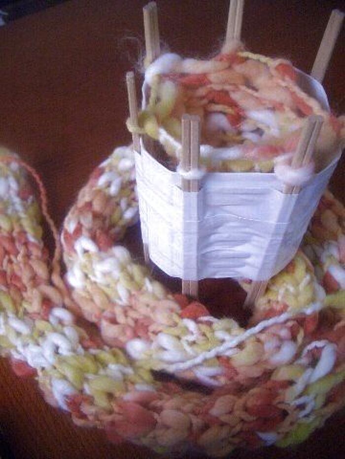 ペットボトルで作る、簡単リリアン編みマフラー