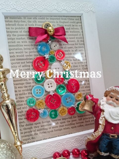 フォトフレームとボタンで作るミニクリスマスツリー 暮らしニスタ フォトフレームとボタンで作るミニクリスマスツリー 暮らしニスタ