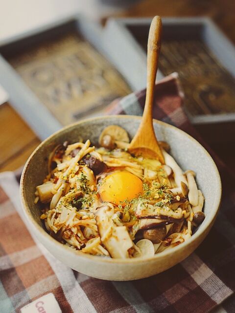 5分で完成 ヘルシーなのに大満足 きのこの月見丼 暮らしニスタ