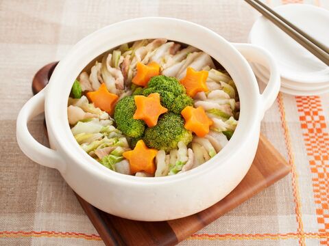 オイスターソースを使いこなす 白菜と豚肉のミルフィーユ鍋 暮らしニスタ オイスターソースを使いこなす 白菜と豚肉のミルフィーユ鍋 暮らしニスタ