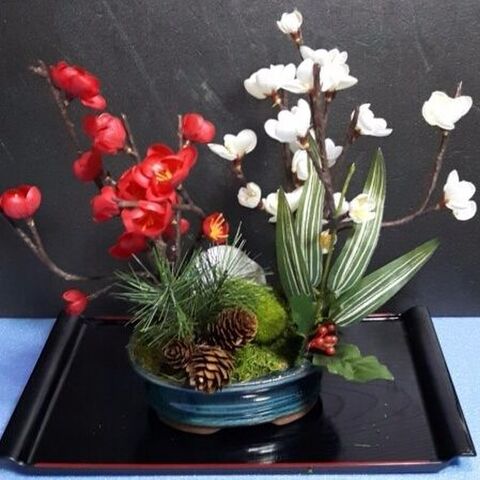 紅白の梅の造花がお正月用のミニ盆栽に変身 全てを100均の材料で作りました 暮らしニスタ 紅白の梅の造花がお正月用のミニ盆栽に変身 全てを100均の材料で作りました 暮らしニスタ