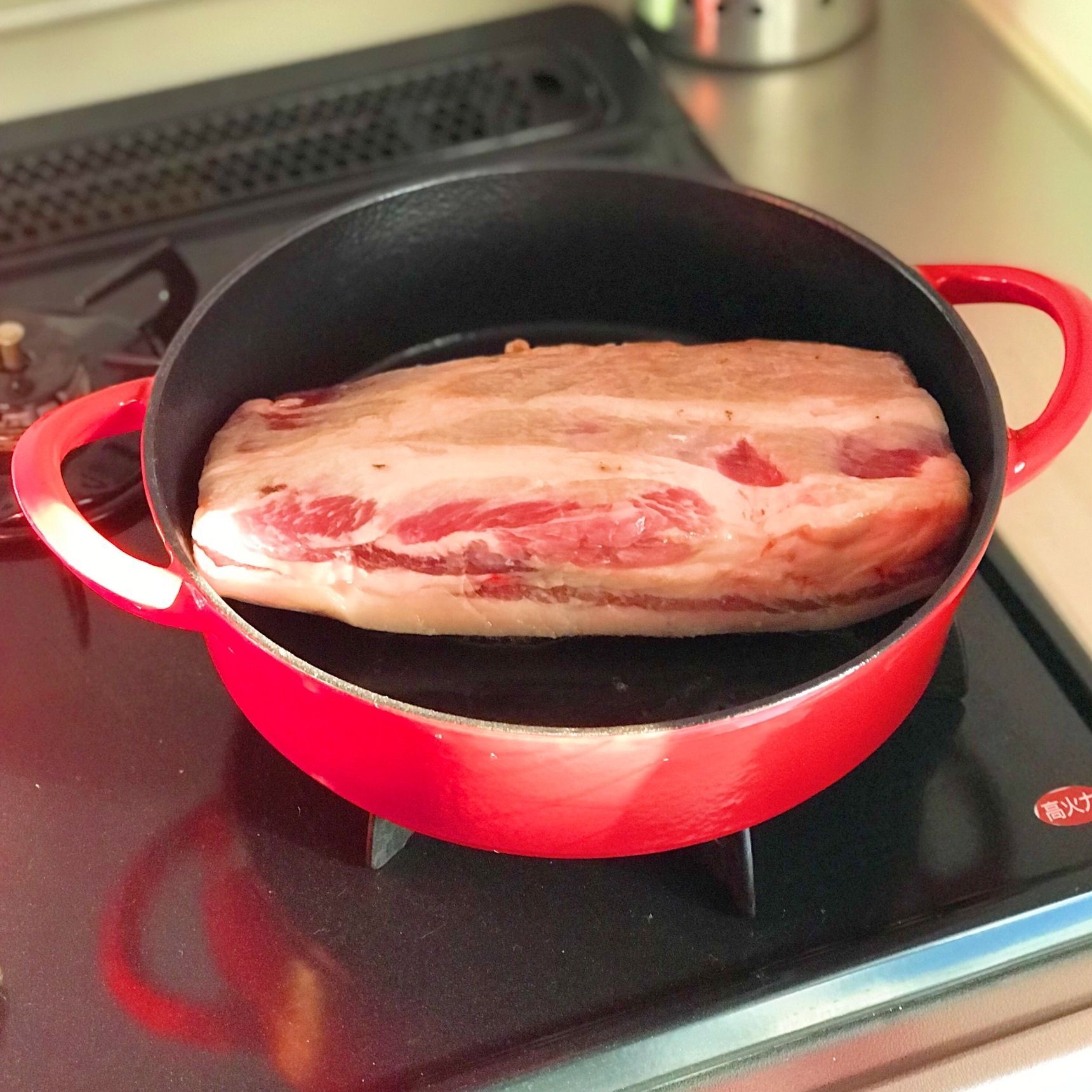 肉の表面を焼く