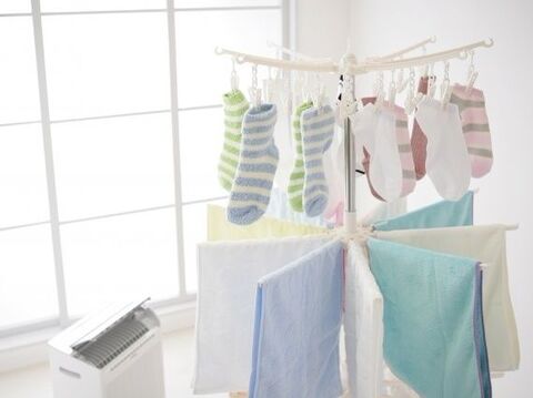冬の洗濯物は部屋干しがベスト 加湿器代わりに室内物干し 暮らしニスタ 冬の洗濯物は部屋干しがベスト 加湿器代わりに室内物干し 暮らしニスタ