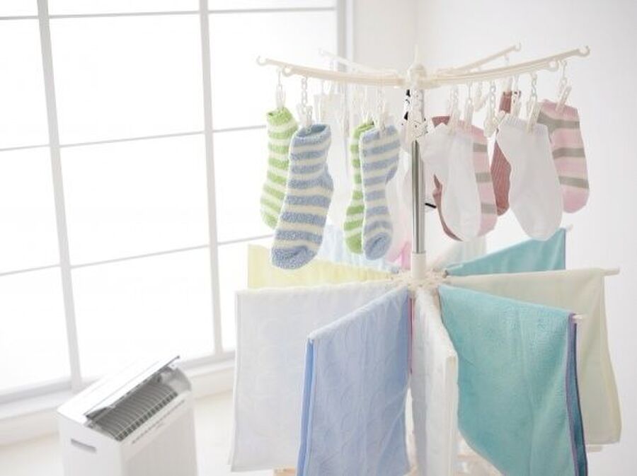 冬の洗濯物は部屋干しがベスト 加湿器代わりに室内物干し 暮らしニスタ