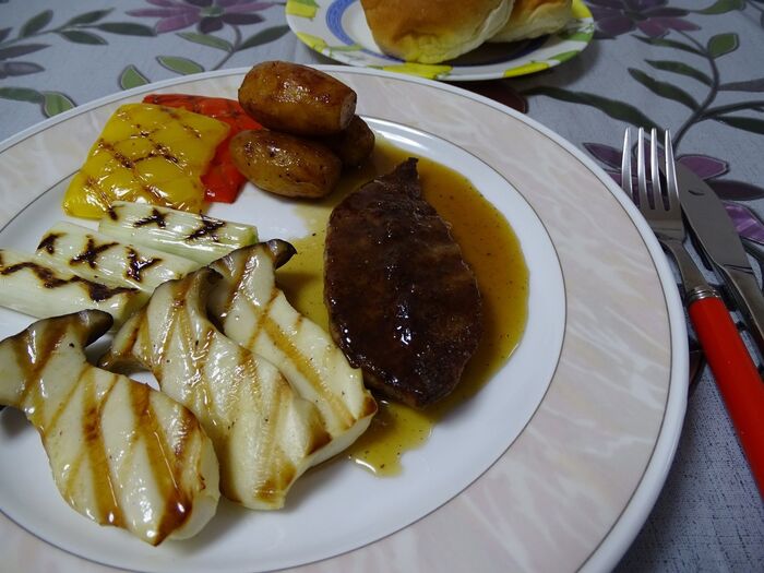 幻のお肉“みすじ”のステーキ、わさび醤油風味・・・・グリエ野菜とPomme　rissole