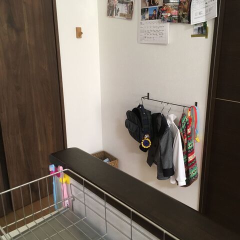 セリアのアイアンバーで息子の幼稚園準備コーナー 暮らしニスタ