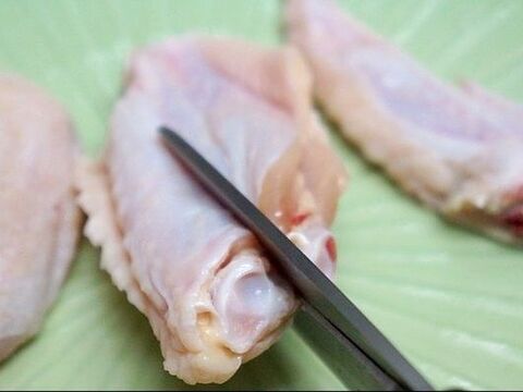 簡単 鶏手羽先を 手羽中にする方法 暮らしニスタ