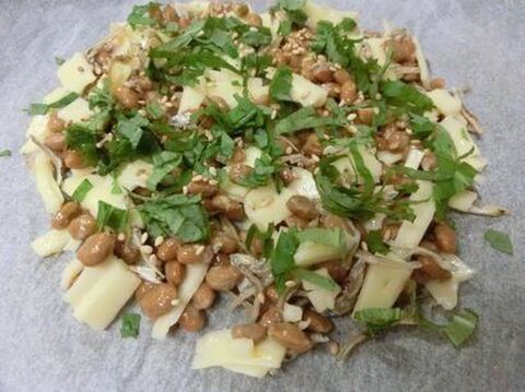 カリカリ香ばしいよ フライパンで10分 納豆とじゃこのチーズせんべい 暮らしニスタ カリカリ香ばしいよ フライパンで10分 納豆とじゃこのチーズせんべい 暮らしニスタ