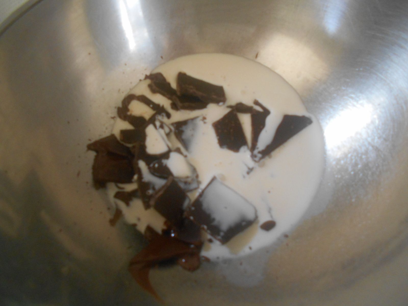 Cの材料でコーティング用のチョコレートを作る。