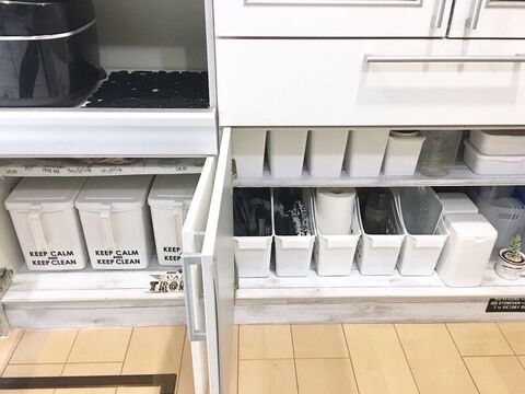 100均収納 セリア ダイソーで食器棚下をスッキリ収納 暮らしニスタ 100均収納 セリア ダイソーで食器棚下をスッキリ収納 暮らしニスタ