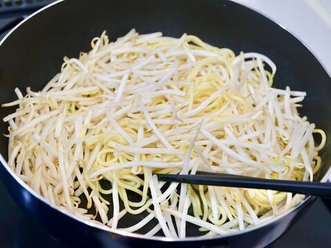 具はもやしだけ 5分調理で1人前90円 うま辛焼きそば 暮らしニスタ 具はもやしだけ 5分調理で1人前90円 うま辛焼きそば 暮らしニスタ