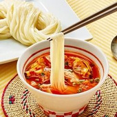 韓国料理をアレンジで楽しむ「あさりとキムチのつけうどん」