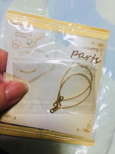 100均材料だけで レジンで簡単押し花イヤリングの作り方 暮らしニスタ 100均材料だけで レジンで簡単押し花イヤリングの作り方 暮らしニスタ