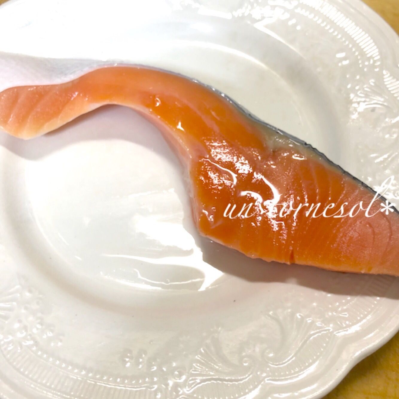 ②臭みを取るためにキッチンペーパーで拭き取って！