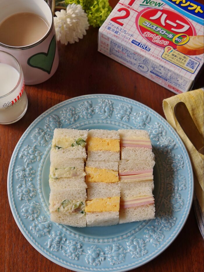 朝食で一日を元気にスタート！春の３色サンドイッチ