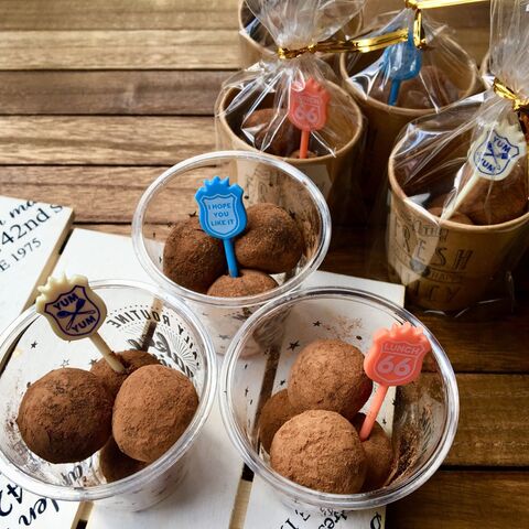 材料5つで簡単 濃厚な一口チョコケーキボール 暮らしニスタ