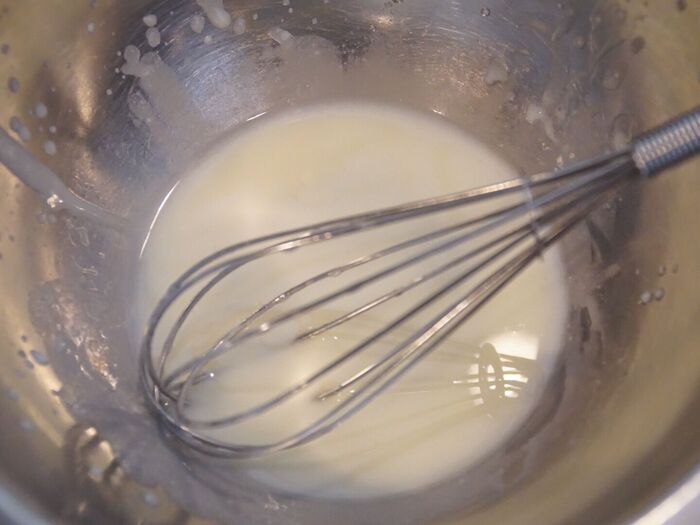 油と無調整豆乳を混ぜる