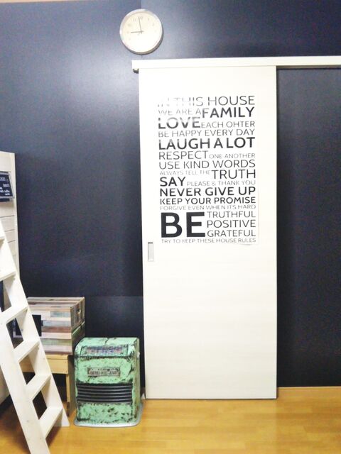 子供部屋の幼い壁をモノトーンでカッコいい壁にリメイク 暮らしニスタ 子供部屋の幼い壁をモノトーンでカッコいい壁にリメイク 暮らしニスタ