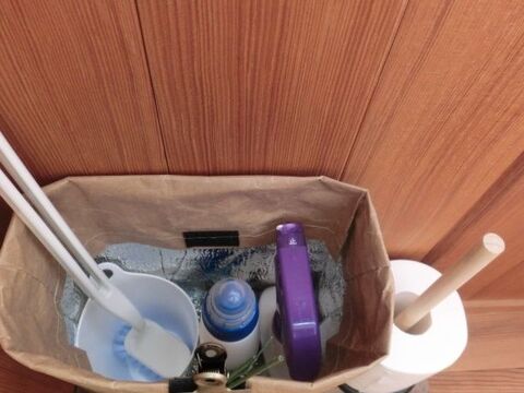 お掃除道具収納はお洒落で 手軽な まだまだ流行中 の100均 クラフトバッグに 暮らしニスタ お掃除道具収納はお洒落で 手軽な まだまだ流行中 の100均 クラフトバッグに 暮らしニスタ
