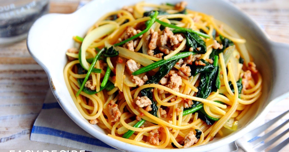 超簡単おすすめ ひき肉とほうれん草のバター醤油パスタ 時短 麺 節約 暮らしニスタ