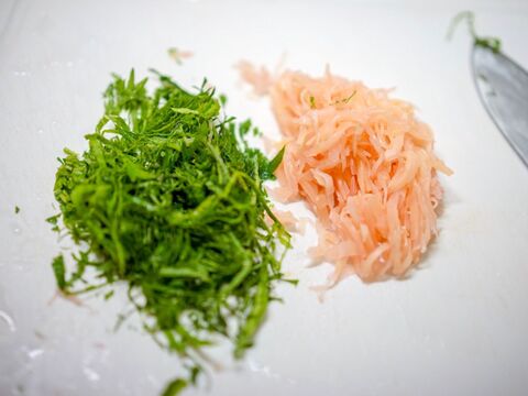 混ぜるだけ簡単 ガリと大葉とトマトのサラダ 暮らしニスタ