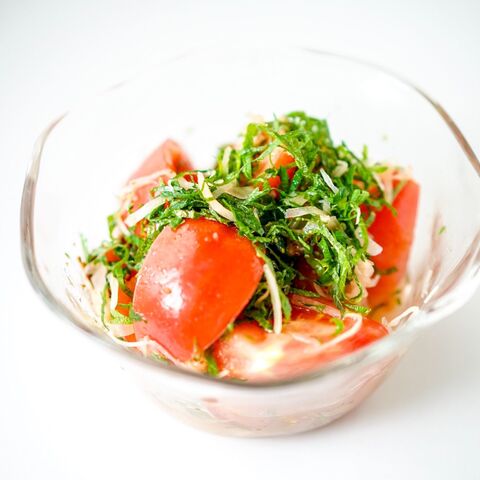 混ぜるだけ簡単 ガリと大葉とトマトのサラダ 暮らしニスタ